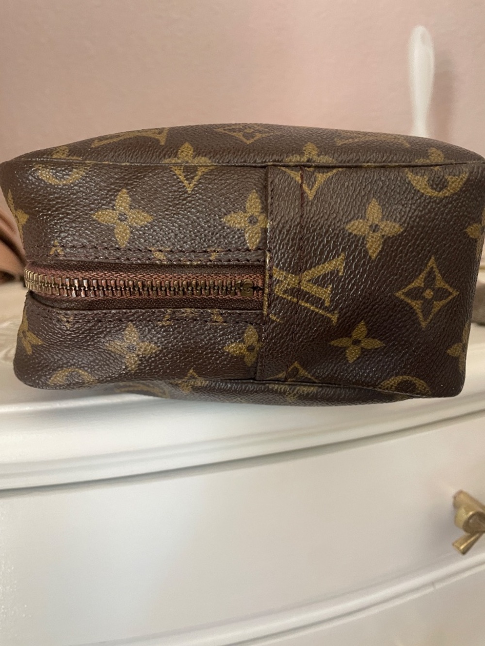 Louis Vuttion large cosmetic/toiletry bag - Picture 4 of 9